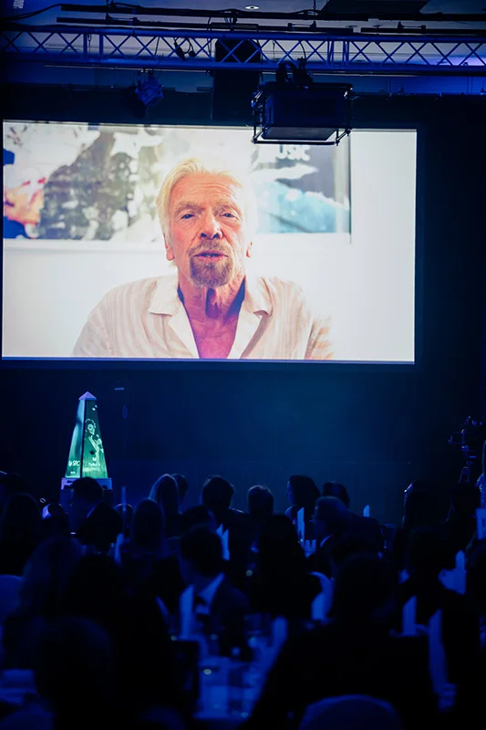 Sir Richard Branson auf der Leinwand